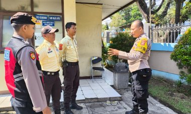 Bhabinkamtibmas Sudajaya Hilir Baros, Berikan Pembinaan Kepada Satpam Kantor Imigrasi
