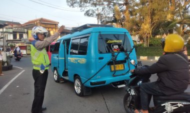 Berikan Pelayanan Prima Kepada Warga, Polsek Sukaraja Laksanakan Gatur Lalin