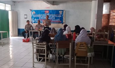 Police Goes To School, Polsek Baros Gelar Sosialisasi Lalu Lintas dan Kenakalan Remaja di SMP IT Al Huda