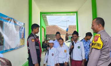 Bhabinkamtibmas Polsek Baros Hadiri Giat MPLS dan Deklarasi Anti Bullying di SMP As Sakinah