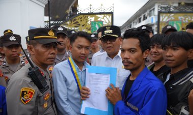 PJ Walikota Sukabumi Bertemu Para Demonstran Dari PC PMII Terkait Kinerja Para SKPD