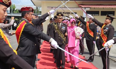 Kapolres Lampung Selatan Pimpin Gelar Pelepasan Tujuh Personil Purnabakti