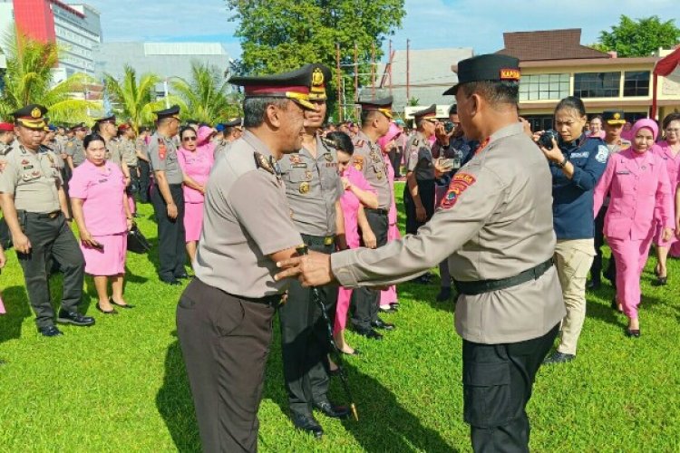 Kapolda Pimpin Upacara Kenaikan Pangkat, 155 Personel Polda Sulut Dapat Anugerah