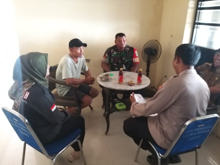 Sinergitas TNI - Polri, Anggota Polsek Kaliwedi dan Babinsa melaksanakan Sambang Dialogis dengan Pemdes dan Warga Desa Guwa Kidul