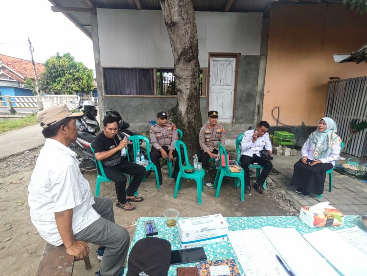 Giat Jumat Curhat, Kapolsek Pabedilan Polresta Cirebon Bersama Pemdes, Kader PKK dan Bidan Desa Lakukan Program Stunting di Desa Babakan Losari