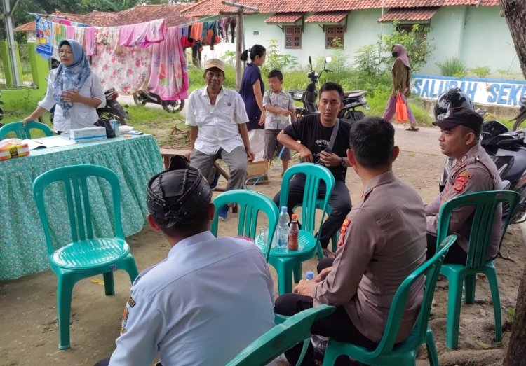 Giat Jumat Curhat, Kapolsek Pabedilan Polresta Cirebon Bersama Pemdes, Kader PKK dan Bidan Desa Lakukan Program Stunting di Desa Babakan Losari