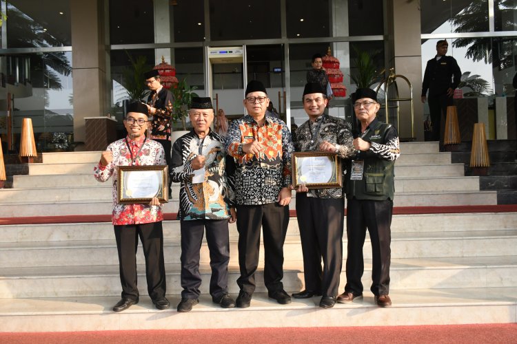 PJ Wali Kota Sukabumi Raih Penghargaan  BAZNAS Jabar Award 2024