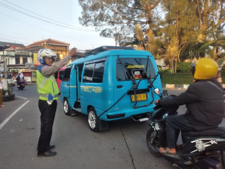 Berikan Pelayanan Prima Kepada Warga, Polsek Sukaraja Laksanakan Gatur Lalin