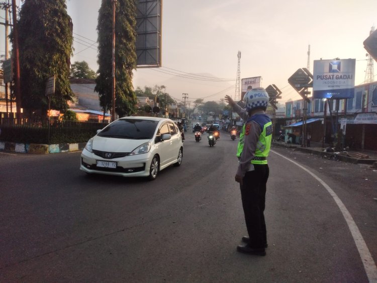 Berikan Pelayanan Prima Kepada Warga, Polsek Sukaraja Laksanakan Gatur Lalin