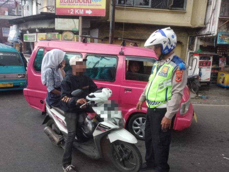 Ops Patuh Lodaya 2024, Anggota Polsek Sukaraja Berikan Teguran Humanis