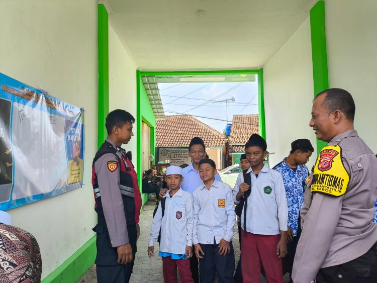 Bhabinkamtibmas Polsek Baros Hadiri Giat MPLS dan Deklarasi Anti Bullying di SMP As Sakinah