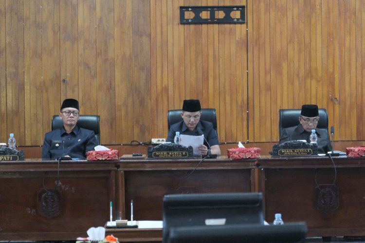 Pemda Kabupaten Kaur Serahkan LPJ APBD TA 2023 Kepada DPRD