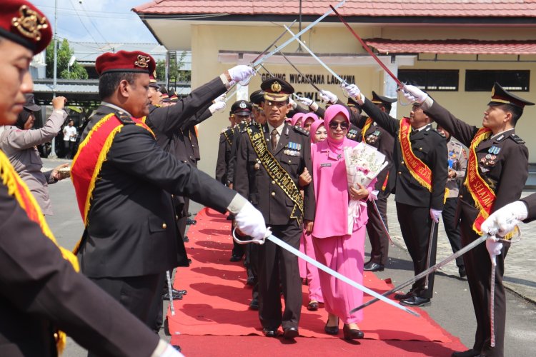 Kapolres Lampung Selatan Pimpin Gelar Pelepasan Tujuh Personil Purnabakti