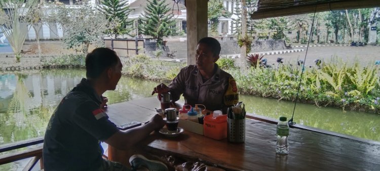 Pelihara Kamtibmas Aman Kondusif, Bhabinkamtibmas Polsek Sukaraja Laksanakan Sambang Kepada Warga