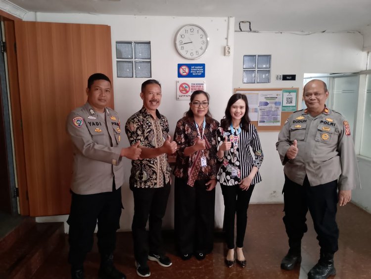 Minggu Kasih, Polsek Cisaat Laksanakan Pengamanan Ibadat Kebaktian di Gereja