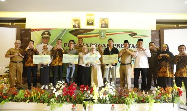 Pemkot Sukabumi Berikan Penghargaan Kepada Pelajar Yang diterima Kuliah di Kampus Negeri