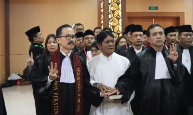 Tokoh Nasional Soegiharto Santoso Resmi Jadi Advokat PERATIN