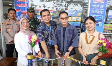 Ketua Dekranasda Kota Sukabumi Resmikan Gerai Indomart Cikole
