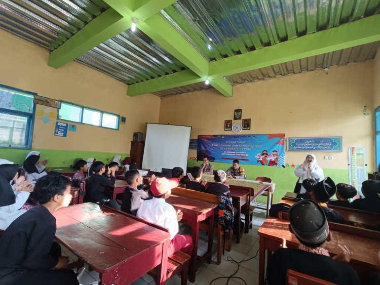 Cegah Kekerasan di Sekolah Panit Samapta dan Bhabinkamtibmas Sosialisasi Pencegah dan Penangan Kekerasan (TPPKS)