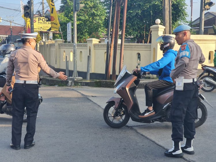 Pelayanan Terbaik Kepada Warga, Polsek Baros Gelar Gatur Lalin