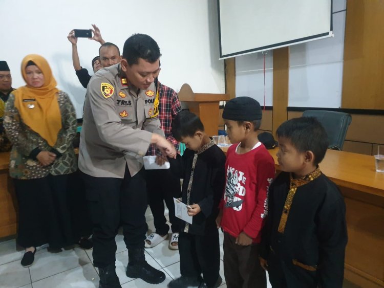 Kapolsek Kebonpedes Hadiri Santunan Anak Yatim dan Pembubaran Kepanitiaan Gebyar Muharam 1446 H