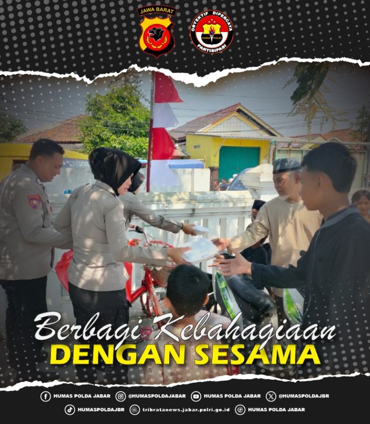 Berbagi Kebahagiaan Lewat Jum'at Berkah, Polsek Indramayu Bagikan Makanan Kepada Warga