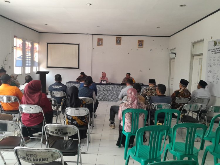 PLT Camat Sukalarang Pimpin Rakor Pembentukan Panitia HUT RI ke-79