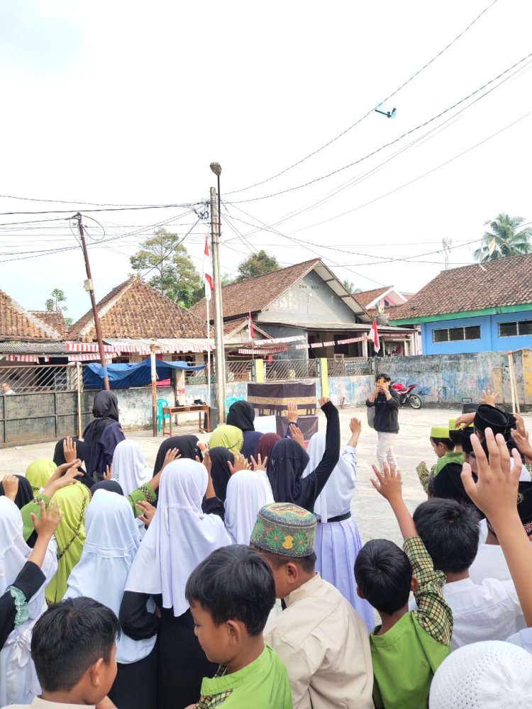 Mahasiswa KKN  Gelar Kegiatan Manasik Anak Sekolah di SDN Semplak