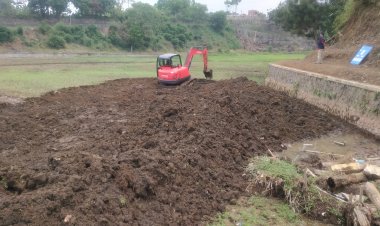 Untuk Percepatan Wisata dan Pertanian, Situ Cijeruk Secara Swadaya Dikeruk Gunakan Alat Berat