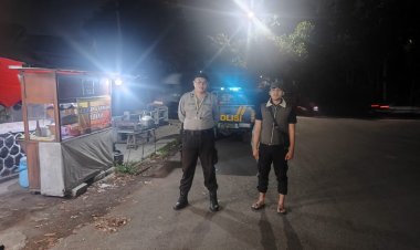 Melalui Patroli Malam,Polsek Kebonpedes Laksanakan  Sambang Warga