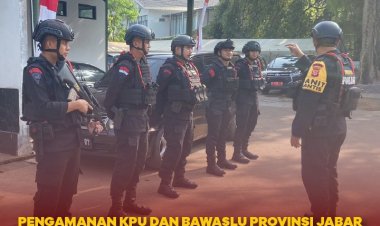 Dalam Rangka Ops Mantap Praja Lodaya 2024, Sat Brimob Polda Jabar Laksanakan Pengamanan di KPU dan Bawaslu