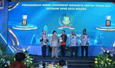 Pemkot dan DPRD Kota Sukabumi Terima Penghargaan Green Leadership Nirwasita Tantra 2023