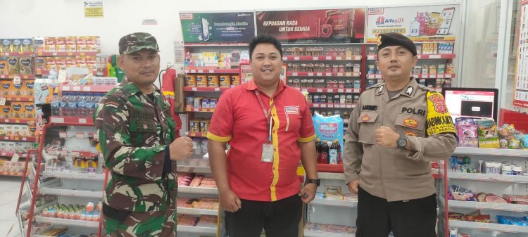 Sinergitas TNI -Polri, Antisipasi Gangguan Kamtibmas Bhabinkamtibmas dan Babinsa Laksanakan Patroli