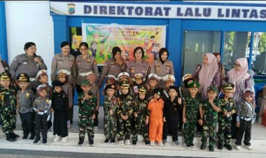 Anak TK Islam se-Kota Manado Kunjungi Mako Ditlantas Polda Sulut