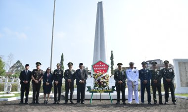 Forkompimda Ziarah Nasional Peringati HUT TNI ke-79 di TMP Surja Kentjana Kota Sukabumi