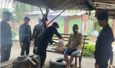 Batalyon B Pelopor Satuan Brimob Polda Riau Bagikan Bansos