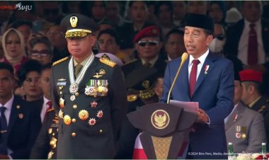 Presiden Jokowi Puji Menteri Pertahanan Saat Upacara HUT ke-79 TNI