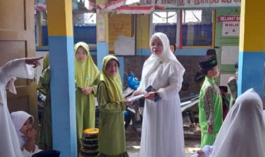 Lomba Pidato Meriahkan Hari Santri Nasional di SDN Semplak