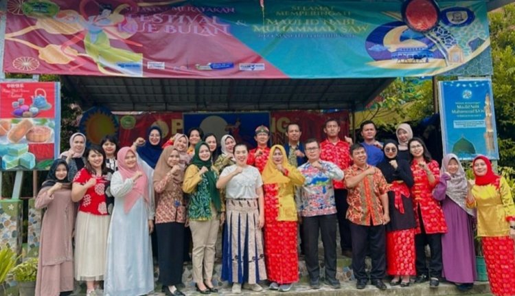 SMP Negeri 19 Singkawang Gelar Festival Kue Bulan Bersamaan dengan Maulid Nabi