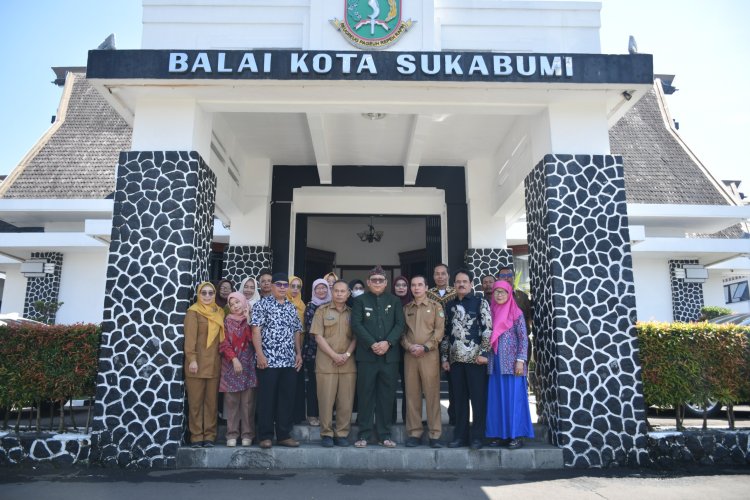 PJ Walikota Sukabumi Lepas PNS Yang Telah Memasuki Masa Pensiun