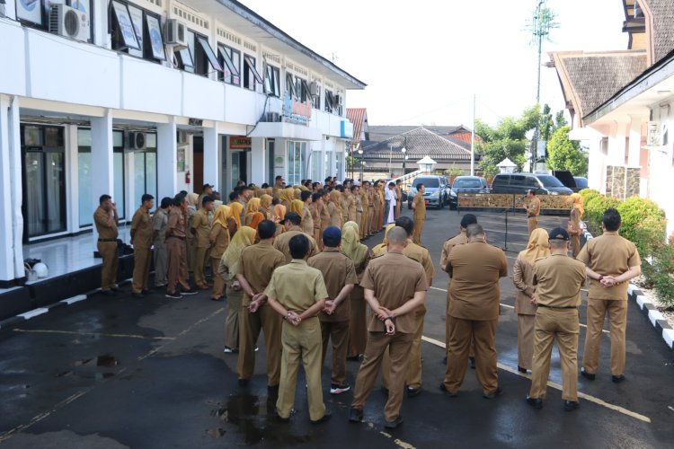 Pj Sekda Kota Sukabumi Berikan Arahan dalam Apel Pagi: Pentingnya Melatih Pola Pikir dan Etika Berbicara