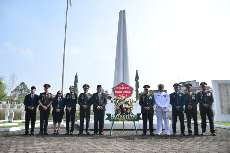 Forkompimda Ziarah Nasional Peringati HUT TNI ke-79 di TMP Surja Kentjana Kota Sukabumi