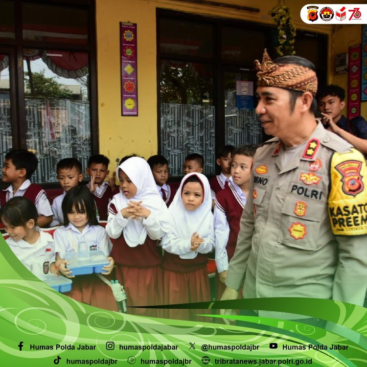 Kasat Binmas Polrestabes Bandung Monitoring Pendistribusian Makanan Bergizi di SD Saluyu Babakan Ciparay