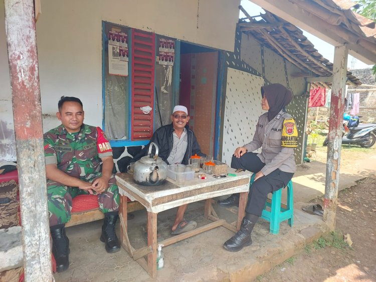 Jaga Kondusifitas Kamtibmas Jelang Pilkada Serentak, Bhabinkamtibmas Polsek Warudoyong Sambangi Warga