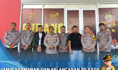 Jamin Keamanan dan Kelancaran Pilkada,Polsek Baros Lakukan Sterilisasi  Gudang Logistik KPU Kota Sukabumi