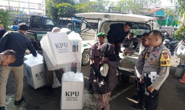 Pastikan Pilkada Aman, Petugas PAM TPS Polsek Kebonpedes Kawal Kotak Suara Menuju PPS