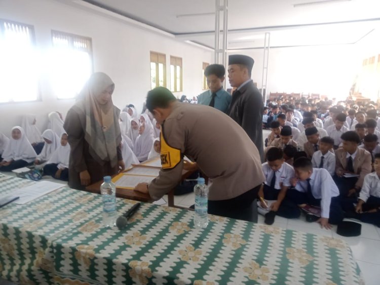 Cegah Kenakalan Remaja, Kapolsek Kebonpedes Berikan Pembinaan Kepada Santri