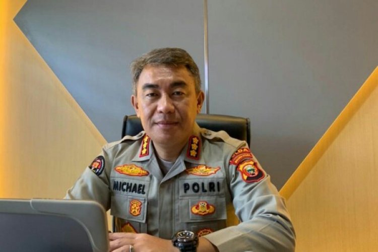 Propam Polda Sulut Periksa 2 Oknum Polisi yang Ikut Berpose Bersama Timses Paslon