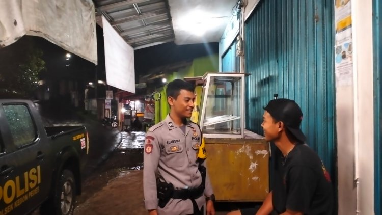 Bhabinkamtibmas Polsek Kebonpedes Ajak Warga Proaktif Jaga Kamtibmas