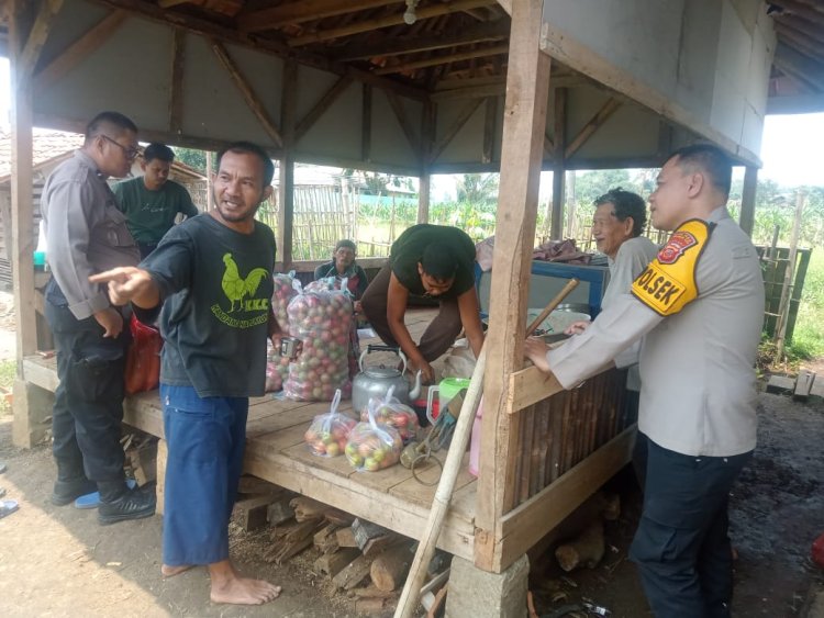 Kapolsek Kebonpedes Laksanakan Patroli Dialogis, Jamin Kondusifitas Kamtibmas Jelang Pilkada 2024